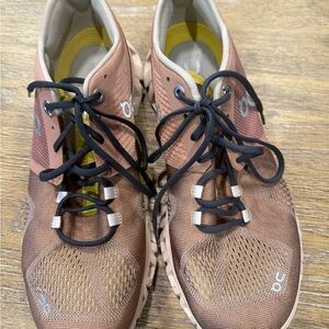 On cloud running women’s shoes